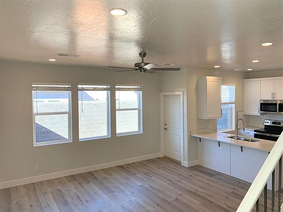 4th image of 3884 Mustang Valley Dr