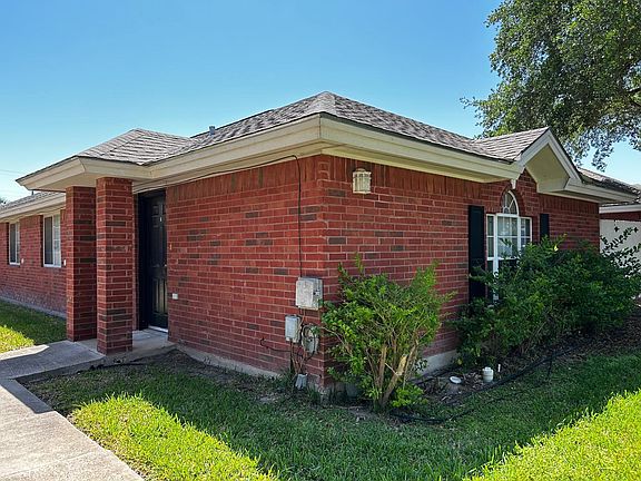 2nd image of 1010 Lexington Cir #11365634