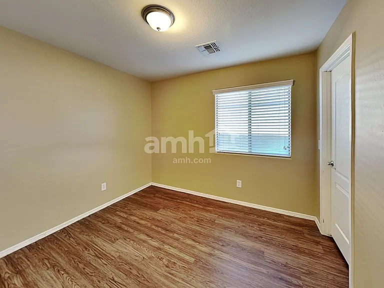 2324 S 238th Ln — Photo 15