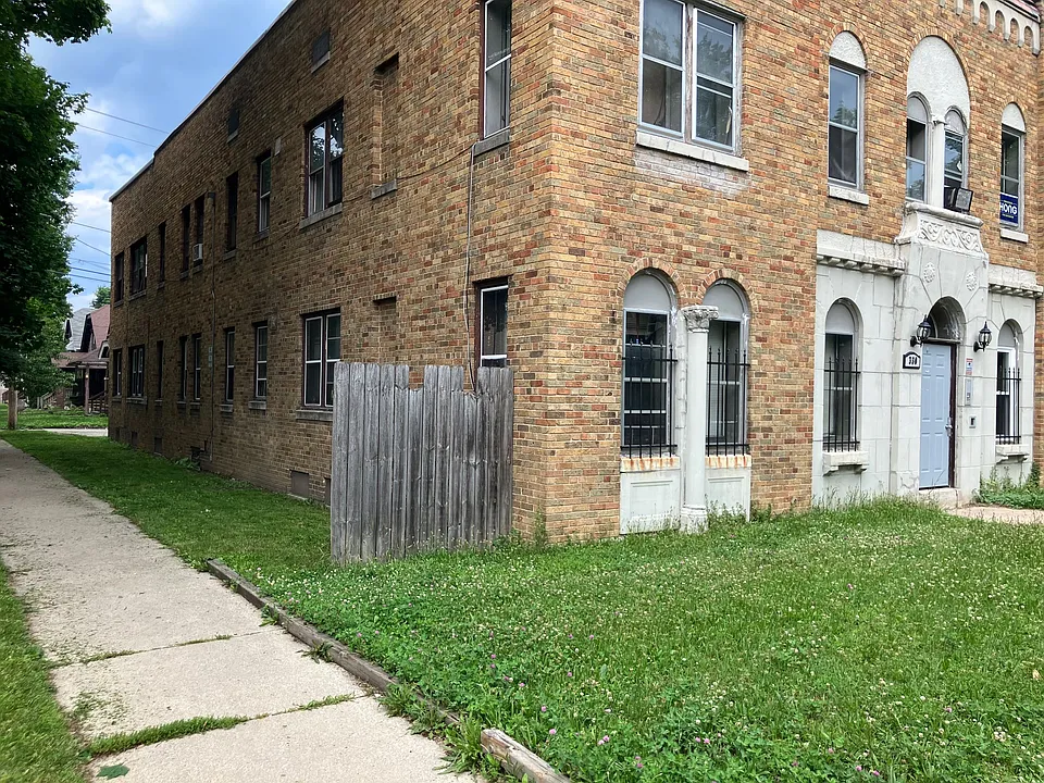 330 W Keefe Ave #2