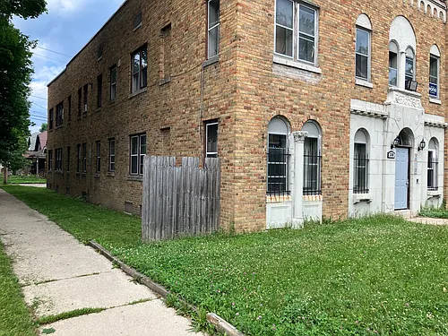 330 W Keefe Ave Photo 1