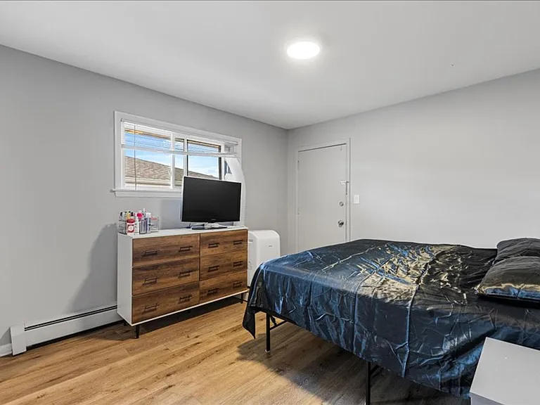 Renovated apartment with pool and parking — Photo 25