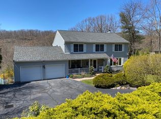 129 Notch Rd, Oak Ridge, NJ 07438