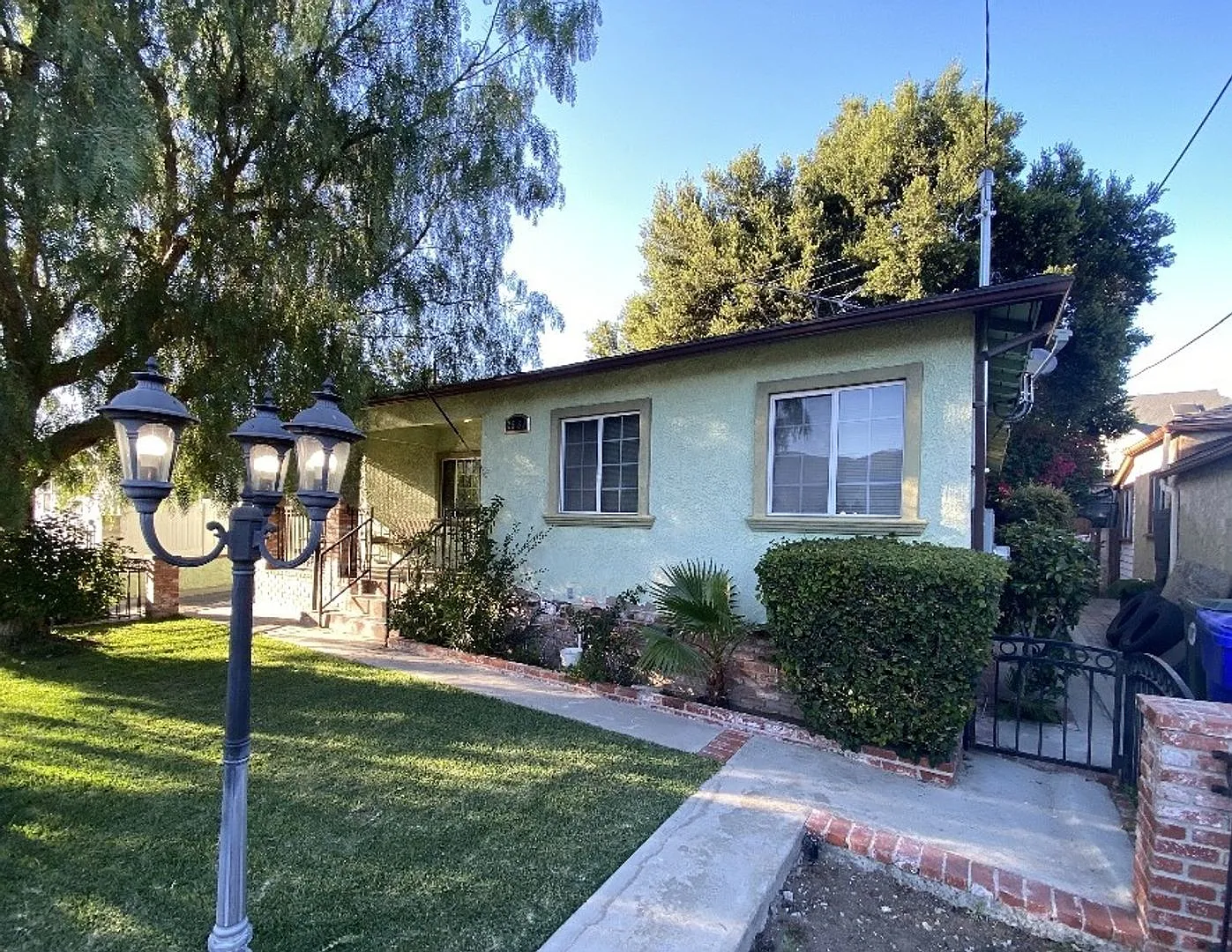 Move-In Ready / Blue Ribbon Schools / 2 Bedrooms Home + 2 Bonus Rooms / 2 Renovated Bathrooms / P... — Photo 1