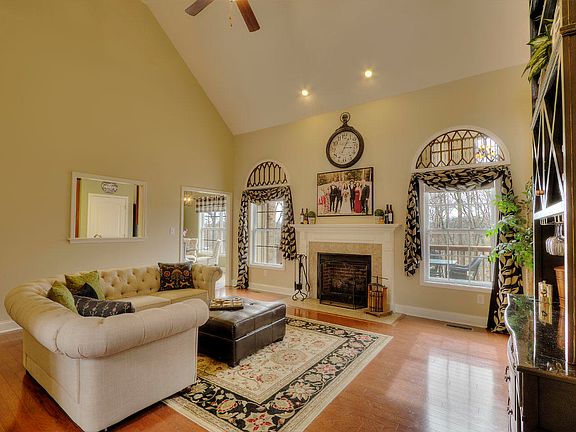 4th image of 8309 Oasis Ln
