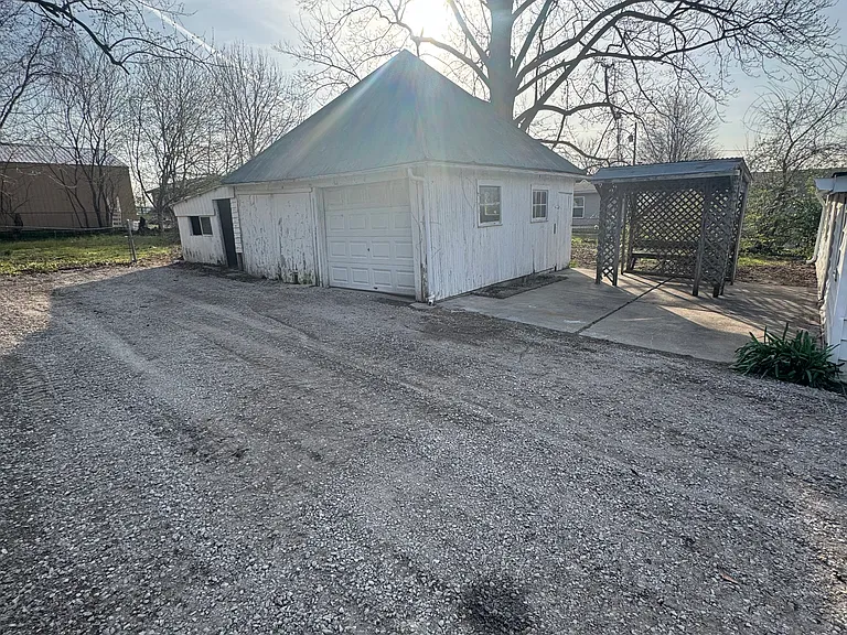 4237 Greenleaf Rd — Photo 4