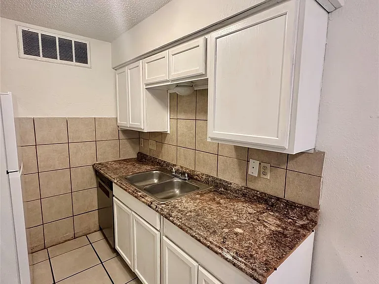 4322 Gillis St #106 — Photo 4