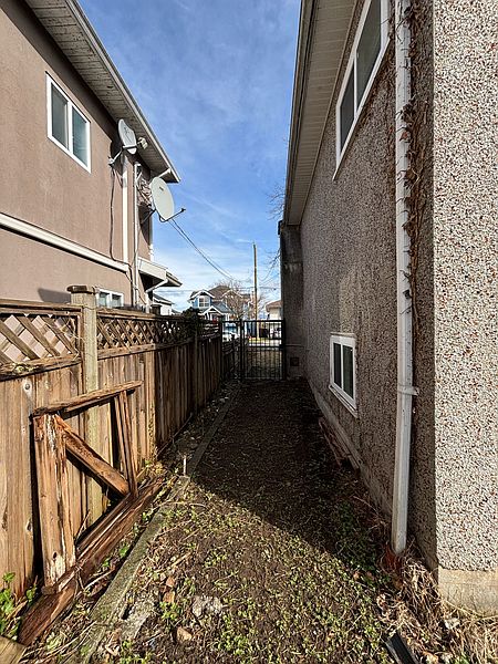 Burnaby Apartment for rent - 2 Bedrooms — photo 21