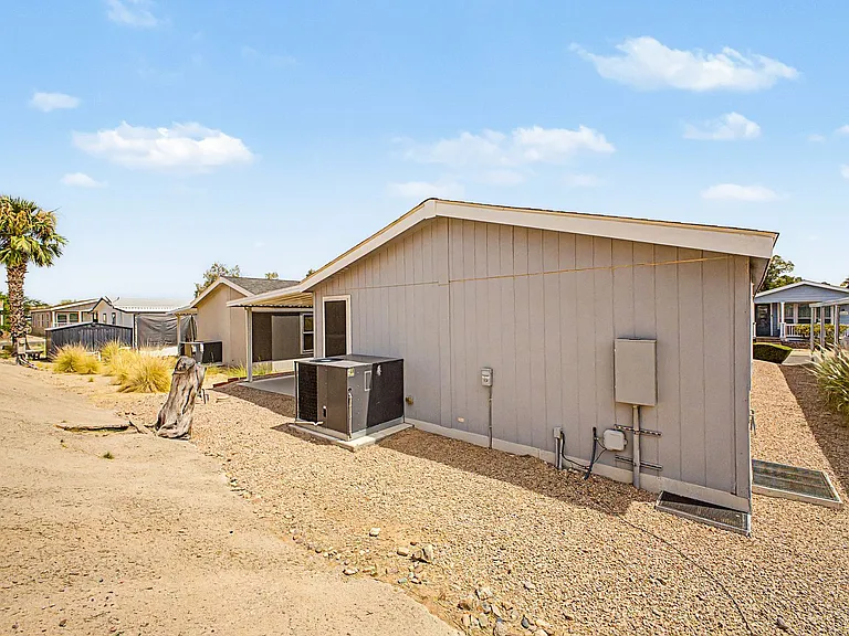 1702 E Michelle Dr — Photo 25