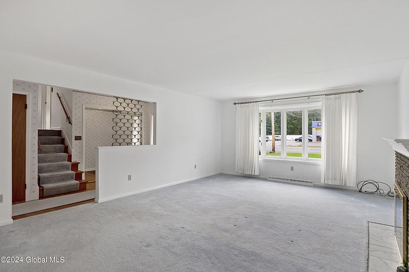 3rd image of 603 Saratoga Road