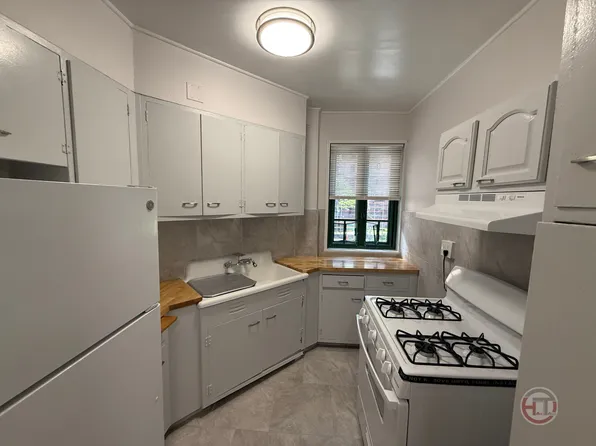 1525 Unionport Rd, Bronx, NY
