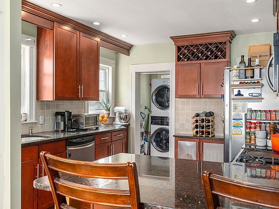 3rd image of 74 Bradfield Ave