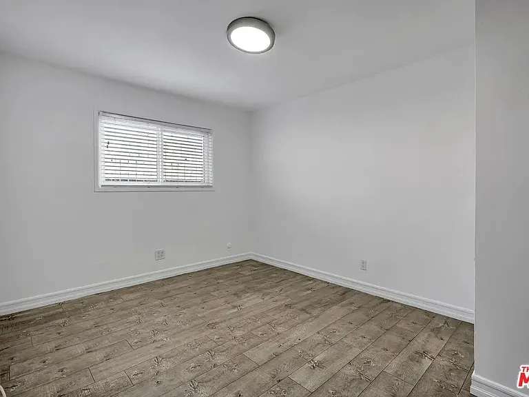 28040 Ermine Pl — Photo 33