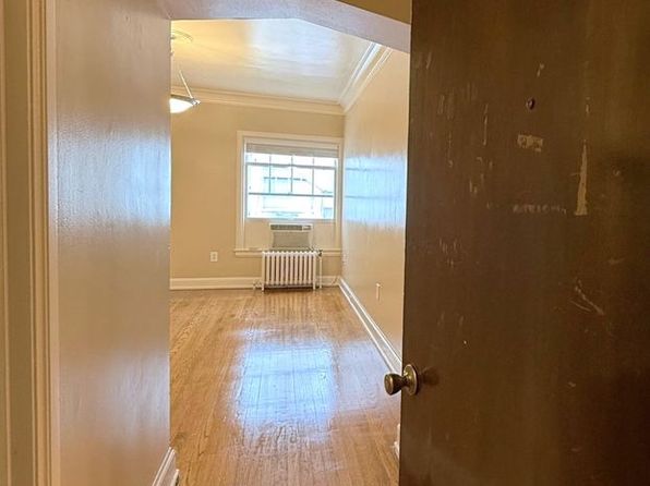 311 6th Ave S #204INT