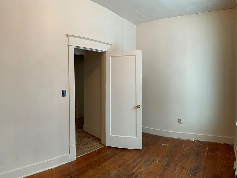 5028 N Nelson St — Photo 11