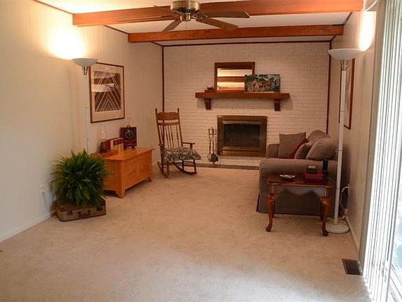 5th image of 406 Sandra Dr