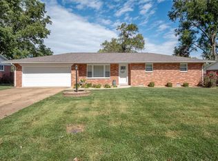 308 Ridge Dr, Smithton, IL 62285