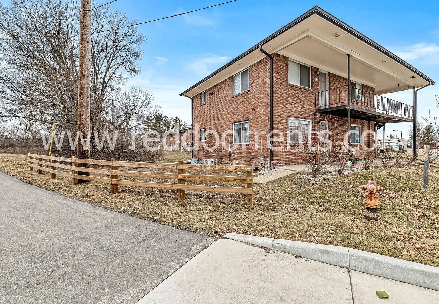 3 bed, 1.0 bath, 875 sqft, $1,195 — Photo 3