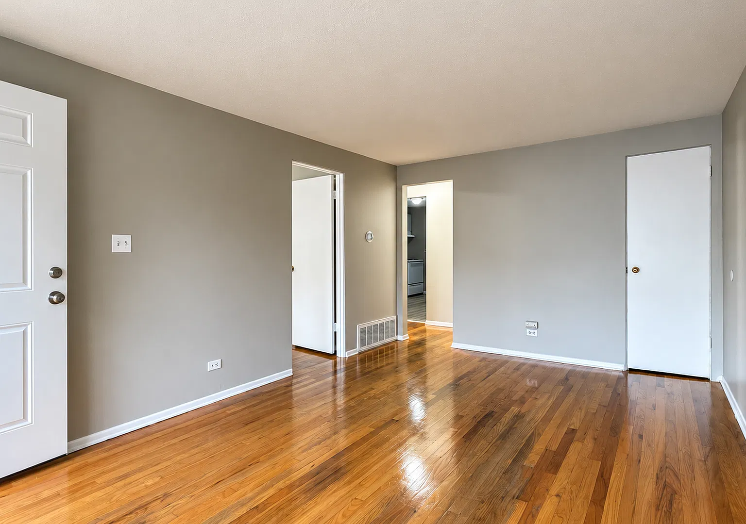 3204 Newland St — Photo 2