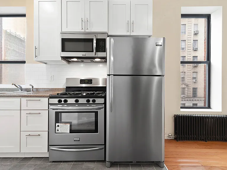 356 W 56th St #7 — Photo 3
