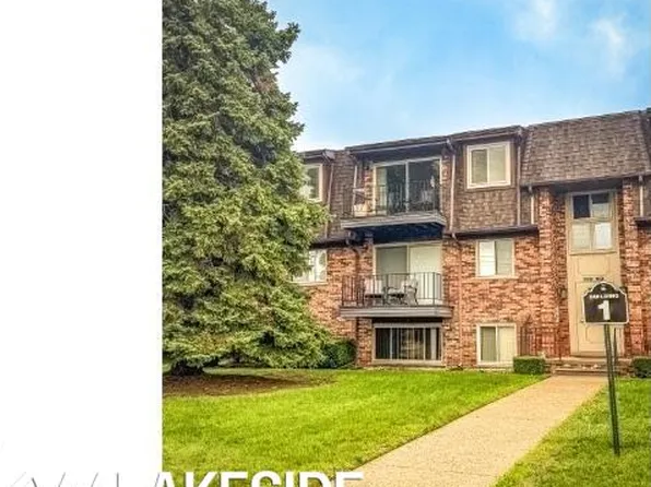 104 Riviera Dr #6, Saint Clair Shores, MI 48080