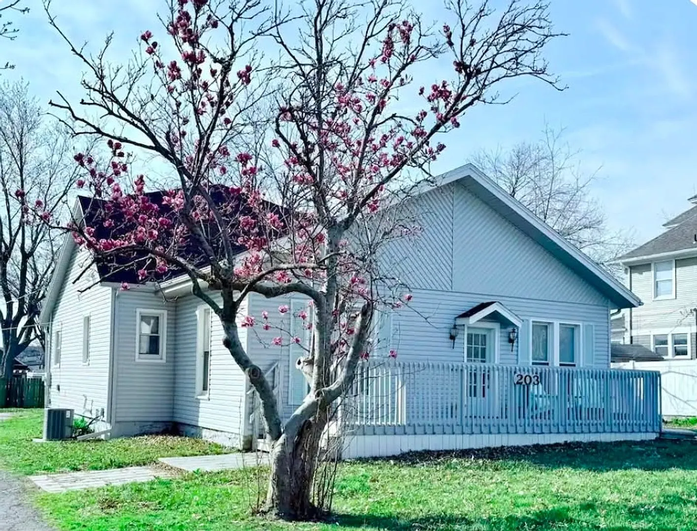 Beautifully Updated 3-Bedroom Home in Downtown Lee's Summit! — Photo 1