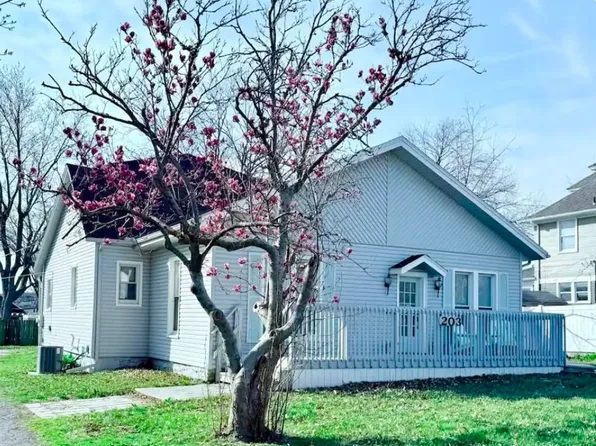 203 E 1st St, Lees Summit, MO 64063