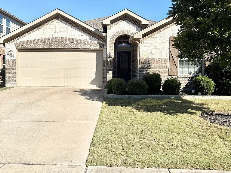 11809 Kurth Dr — Photo 1