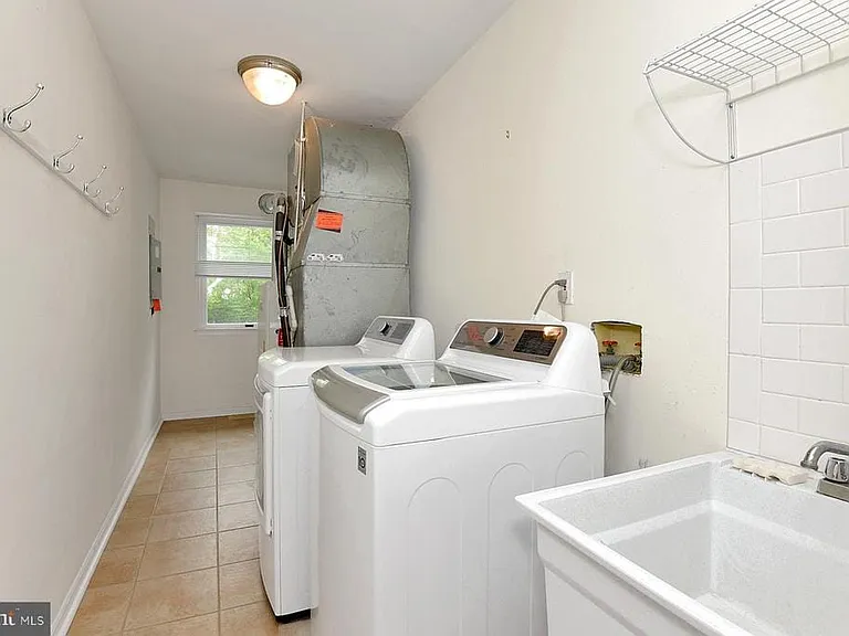 106 Washington Rd — Photo 13