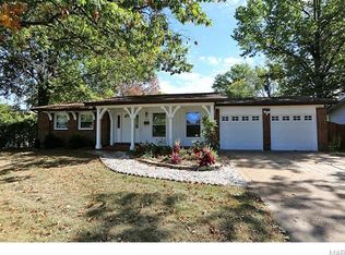 2520 Palm Dr, Florissant, MO