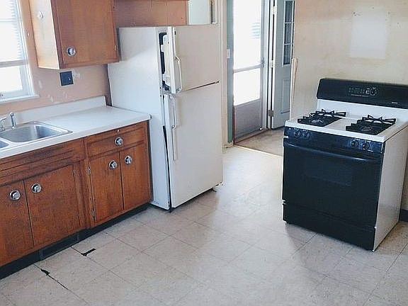 2nd image of 1104 Lincoln Ave