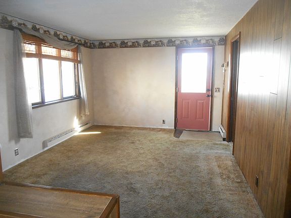 3rd image of 72 Chase St