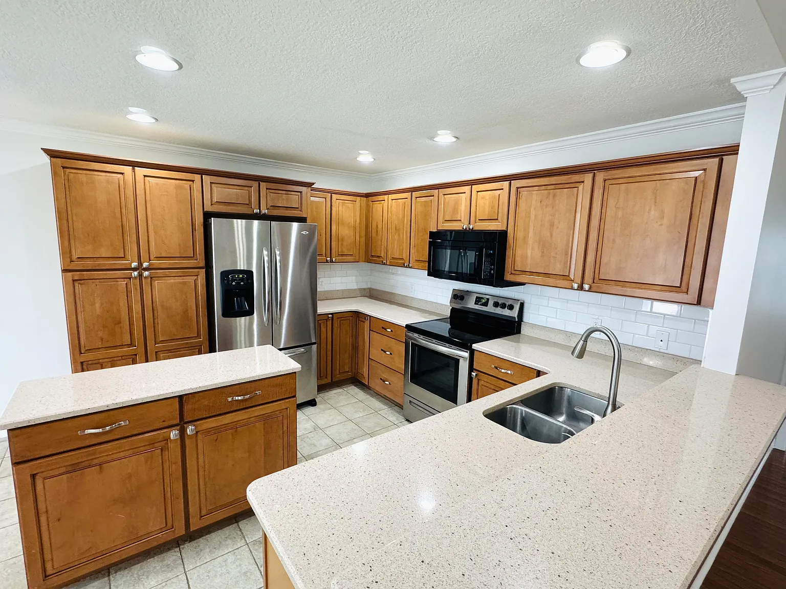 4 bed, 2049 sqft, $2,800 — Photo 2