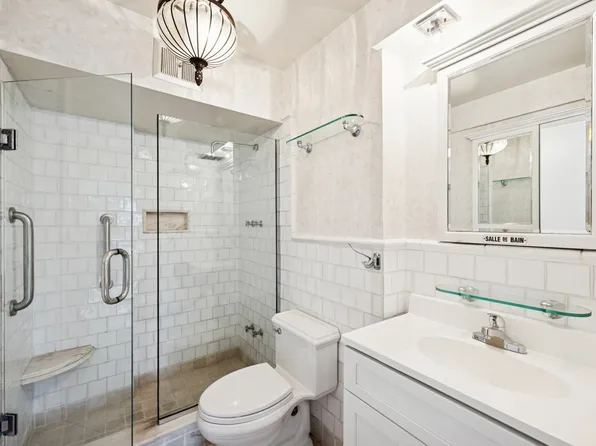 166-25 Powells Cove Boulevard image 17 of 40