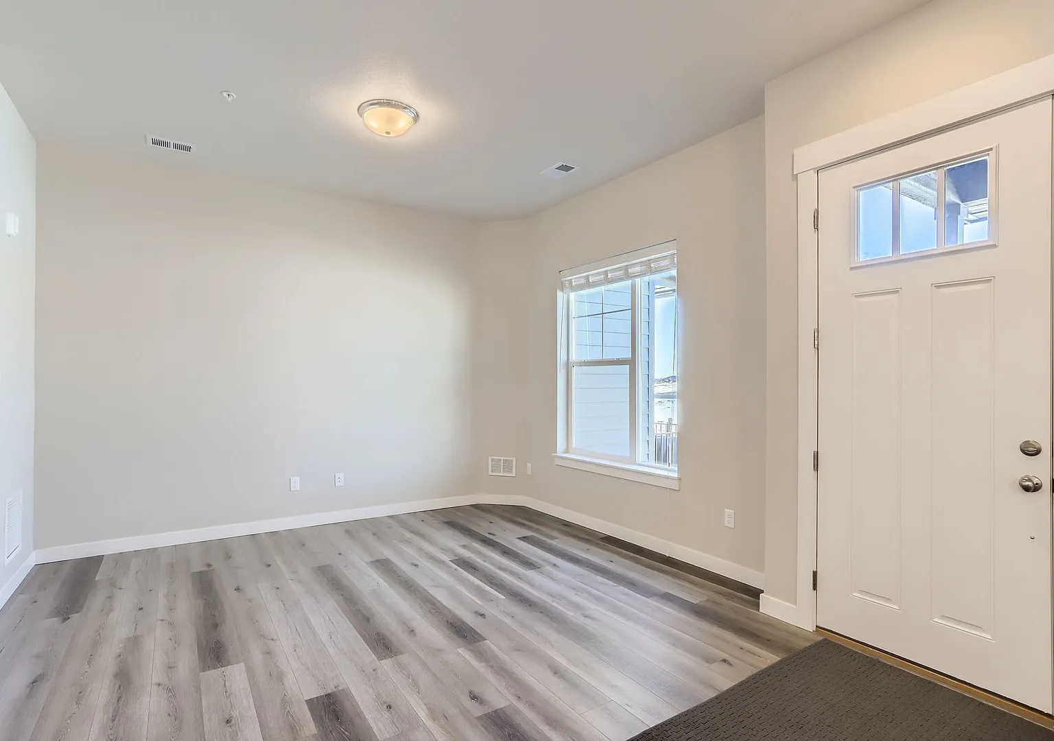 Beautiful 3 Bed 2.5 Bath Townhome with 2 Car Garage in Longmont — Photo 3