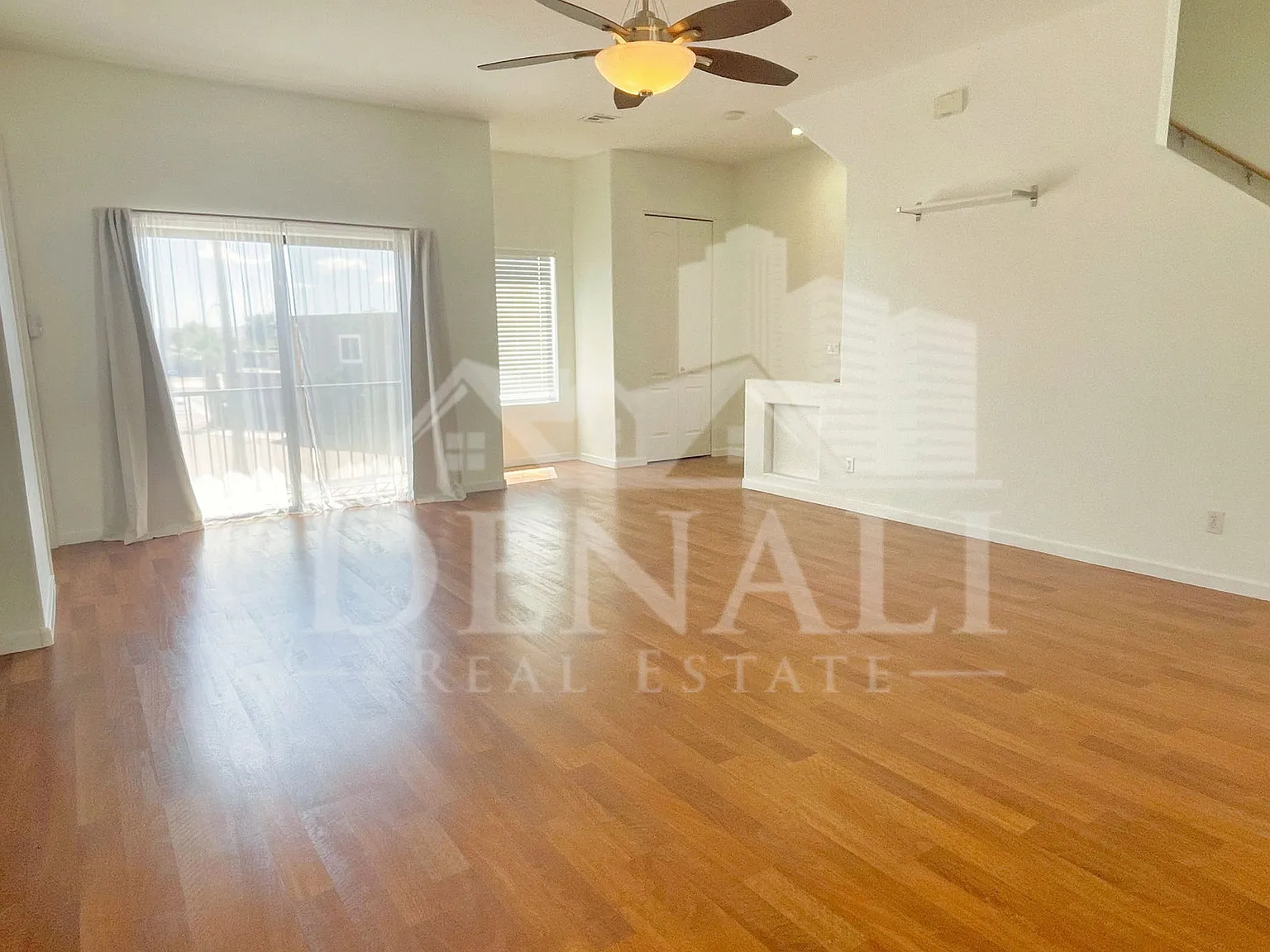 3 bed, 2.5 bath, 1695 sqft, $2,195 — Photo 3
