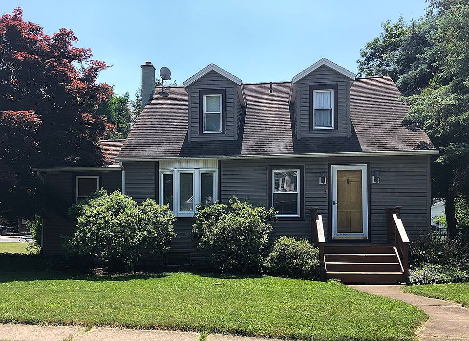 1st image of 832 Pine St