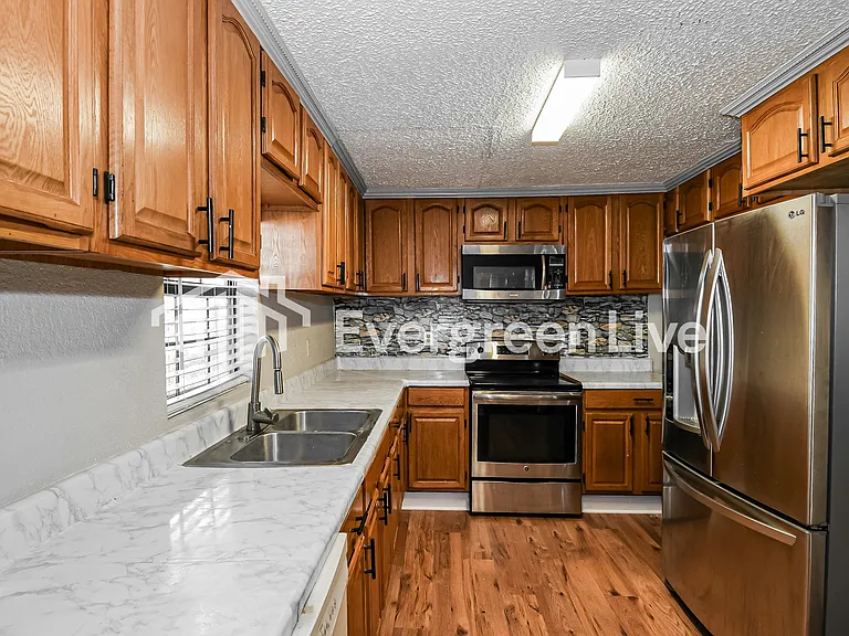 3217 Plateau St — Photo 9