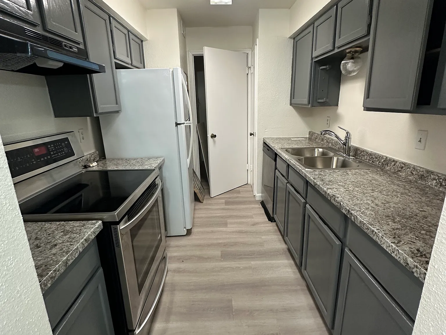 2 bed, 1068 sqft, $1,300 — Photo 3
