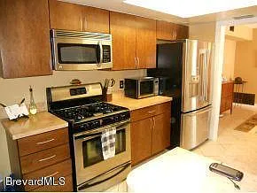 2 bed, 1.5 bath, 1190 sqft, $1,900 — Photo 3