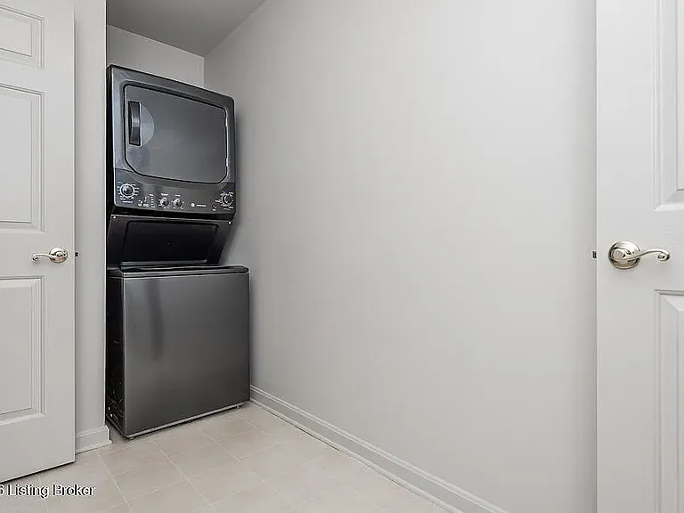 1107 Belmont Park Way — Photo 16