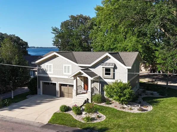 2102 Okoboji Blvd, West Okoboji, IA 51351