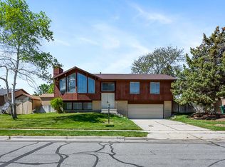 10140 S Buttercup Dr, Sandy, UT 84092