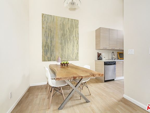 5th image of 2471 Sawtelle Blvd APT 202