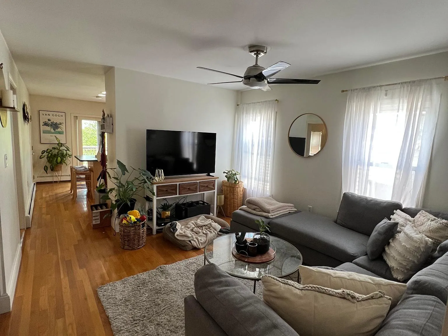 3 bed, 1200 sqft, $5,200 — Photo 1