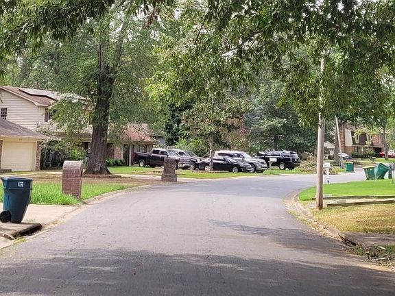 4th image of 8009 Edwina Dr