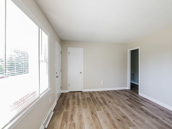 4th image of 941 Canterbury Ct