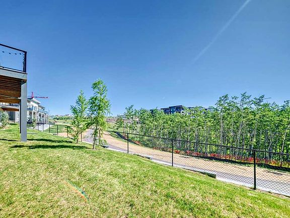 5th image of 53 Spring Cres SW