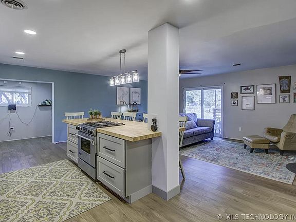 4th image of 1209 Willow Ave
