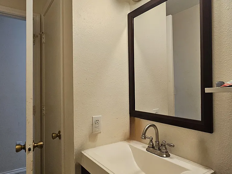 2200 El Sol St — Photo 8